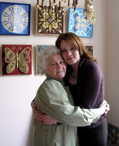 Лізавета  з мамай – Вікторыяй Чырвонцавай. Здымак  - 2012 г.