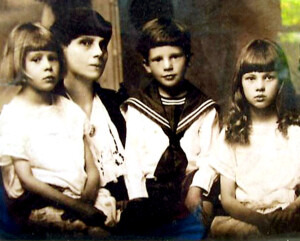 Мария  Розвадовская  с  детьми